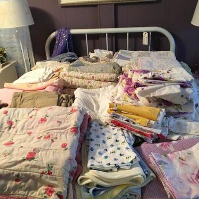 QUILTS, CROCHETED ITEMS, LINENS