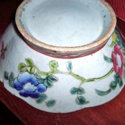 ANTIQUE CHINESE GLAZE BOWL WITH HAND PAINTED ENAMELING  BOTTOM