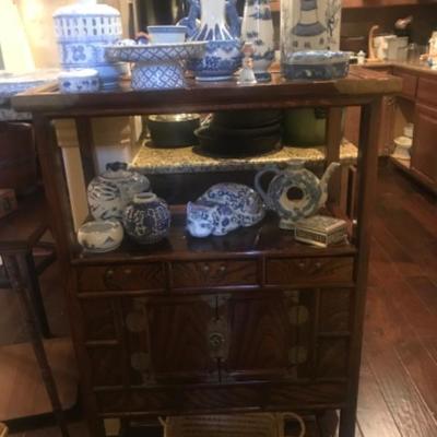 Great collection of blue/white vases and decor