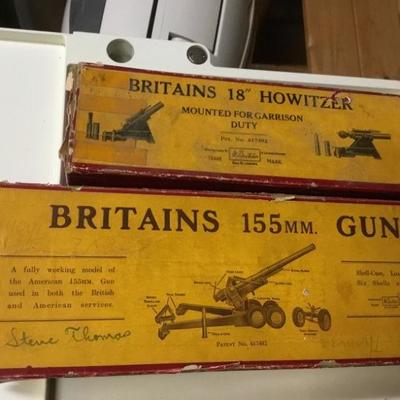 BRITAINS 18 in Howitzer, BRITAINS 155 mm Long Tom Artillery