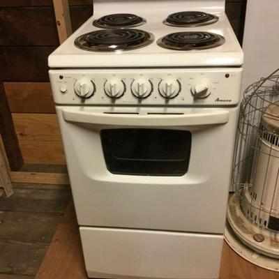 Amana 20 in Apartment Size Electric Stove  (No racks)