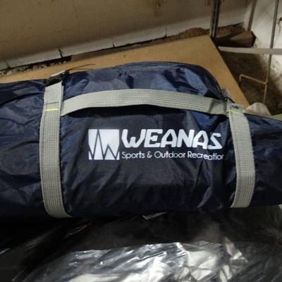 Weanas back packing tent.
