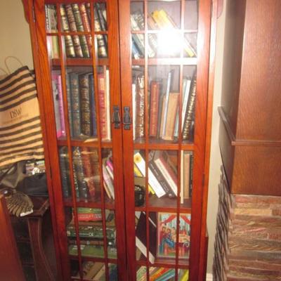 Books/BookCases/Display Case 