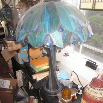 STAINED GLASS MADNESS! TIFFANY STYLE LIGHTING (HUNDREDS OF CHOICES) 