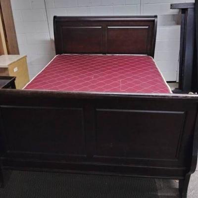 Really Nice Queen Size Sleigh Bed