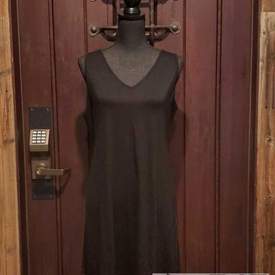 Bronte Black Dress, M
This black dress is a size Medium and is in great condition! 