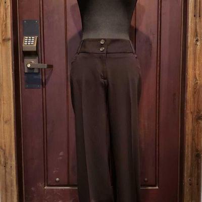 Alfani Black Slacks,10
Alfani Black slacks are size 10 and are in great condition!! Have only been worn a couple times.
Size: 10