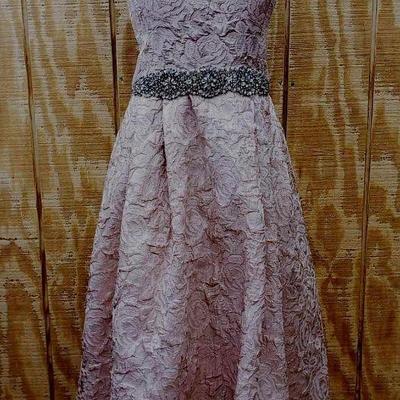 Beautiful Pink Strapless Cachet with Crystal/Rhinestone waist Dress, 14
This Beautiful Pink Strapless Cachet Dress Is a size 14and has...