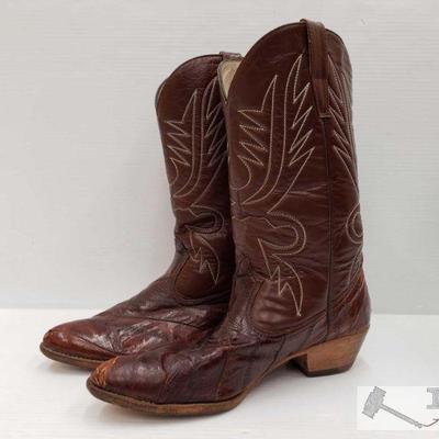 Leather Cowboy Boots,10
These boots are a size 10 and are in good condition!