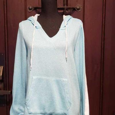 Jessica Simpson Light Blue Hoodie, XL
This Jessica Simpson hoodie is a size XL it is in great condition only been worn a couple of times....