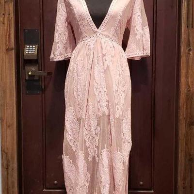 
Wishlist Pink Lace Dress, M
This beautiful pink wishlist dress is in excellent condition and is a size Medium, it has only been worn one...