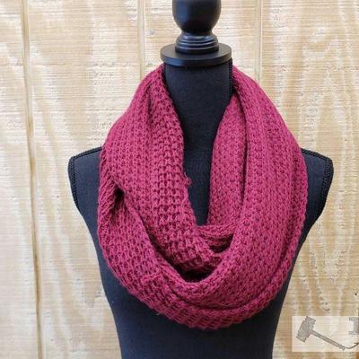 Mossimo Red Velvet Color Scarf
This scarf is In great condition! You can even wrap it around your neck two times if you want to! Its a...