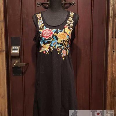 Johnny Was Lucia Embroidered Tank Dress, M
Jersey tank dress from Johnny Was. Sleeveless, Scoop neckline and rolled hems. Size Medium in...