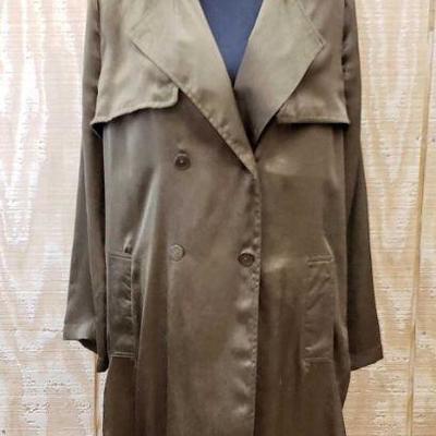 Army Green Duster, L
This two button Army Green Duster is a size large and is in great shape!
