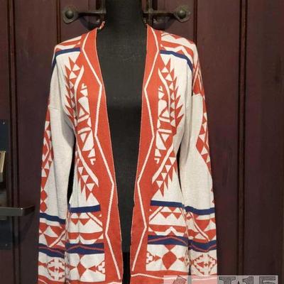 Hippie Rose Long Sleeve Aztec Cardigan,L
This cardigan is a size large. it is in great condition only been worn a couple of times. 
Size:...