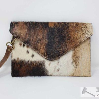 Cowhide Clutch Never Carried, 205.8
This beautiful cowhide clutch measures approximately 9in by 6.5in. It weighs approximately 205.8g and...
