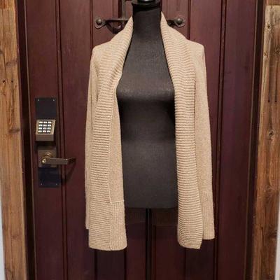 Saks Fifth Avenue Cashmere Cardigan, M
this beautiful cardigan is in great condition, it is also very soft. Only worn a couple times, it...