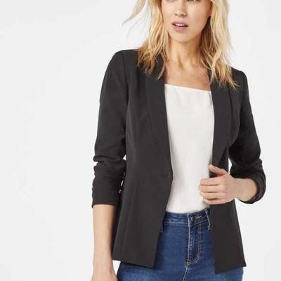 Modern Blazer Black, Size Large
A must-have staple piece is this classic blazer that was made for elevating your 9 to 5 style. It is in...