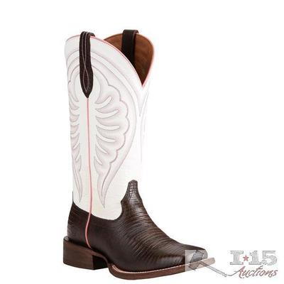 Never worn has Original Box Ariat Womens Chocolate Lizard Print/Avalanche Boots, 9
Ariat Lizard Print. These Beautiful boots are wide...