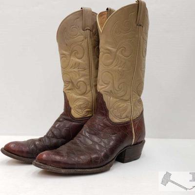 Cowboy Boots,10
These cowboy boots are a size 10