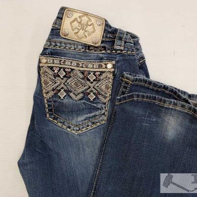 These bootcut miss me jeans are size 32 and have only been worn a couple of times. they are in great condition!
Size: 32