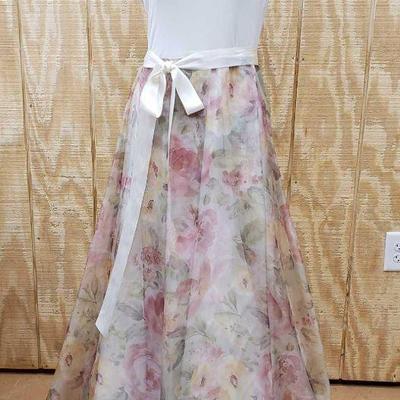 Betsy and Adam Floral Dress with White Top,12
This Betsy and Adam Floral Dress with White Top Is a size 12 and is in great condition. Do...