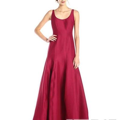 HALSTON HERITAGE Women's Tulip Evening Gown, 10
A subtle tulip skirt envelops the hem of this vibrant evening style, fitted throughout...