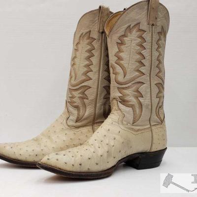 Cowboy Boots, 9.5
These Cowboy boots are a size 9.5