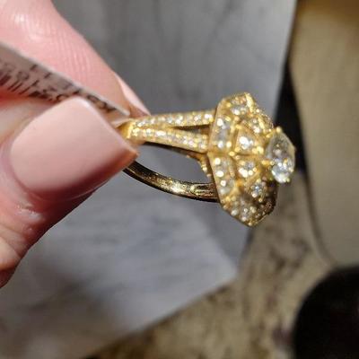 18kt yellow gold diamond ring.
Estimated retail value: $6,950.00
Minimum Reserved Bid: $1,650.00

