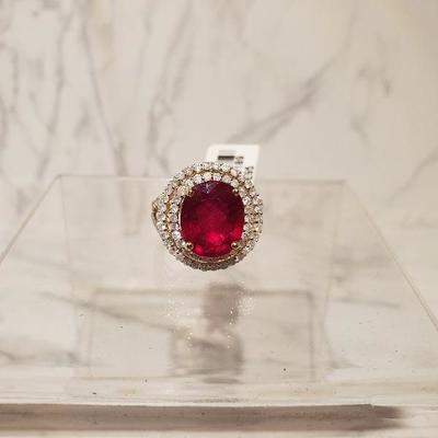 14kt yellow gold Ruby and diamond ring
Estimated retail value. $5000.00
Minimum Reserved Bid: $650.00

