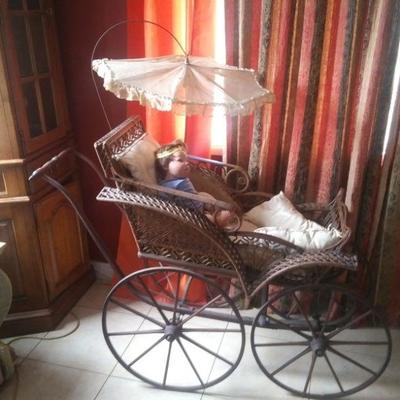 1800S VINTAGE BABY CARRIAGE