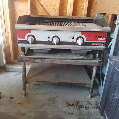 APW wyott Champion cook series grill with table