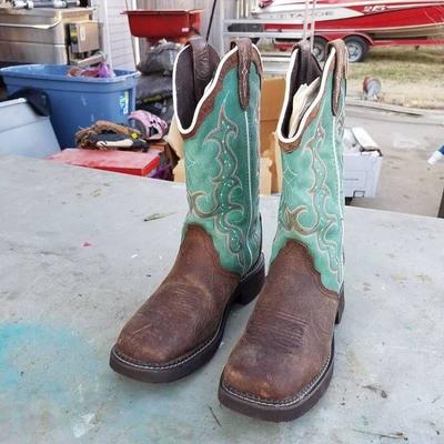 Justin Gypsy boots size 7 and 1 2 B