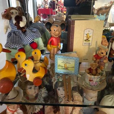 Winnie the Pooh and Disney pieces 