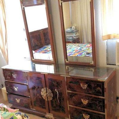 KFF067 Oriental Style Dresser With Pair of Mirrors