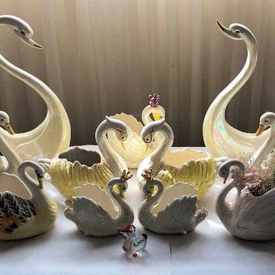 KFF002 Collectible Ceramic Swans