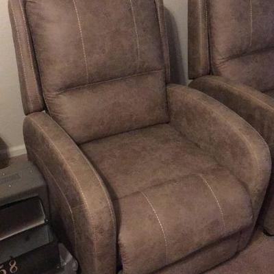 2 matching recliners 