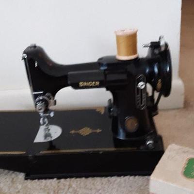 
Vintage Singer Featherweight sewing machine