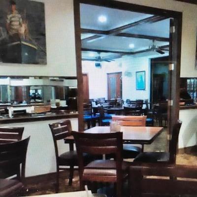 Tables/Chairs/Lighting