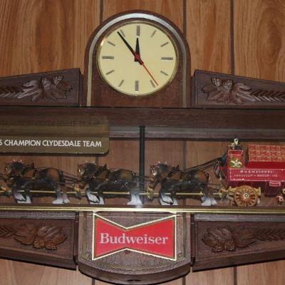 Vintage BUDWEISER World Champion Clydesdale Team Double Sided Lighted Beer Sign with Clock. (35â€W x 20â€H x 7â€D).  Perfect for your...