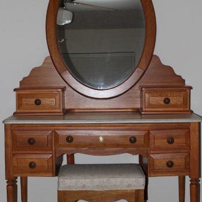 Bassett Furniture Solid Wood Vanity with Oval Bevel Mirror and Stool