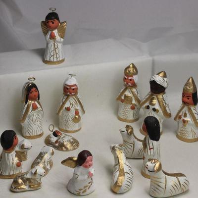 Handmade/Painted Miniature 16 pcs Manger Set (Made in Mexico)