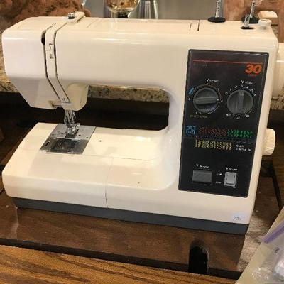 Kenmore 30 Stich Sewing Machine 