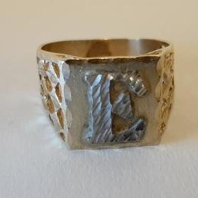 1008	TESTED 14K GOLD RING. HAS A MEDALLION WITH THE LETTER E SURROUNDED BY OPENWORK ON THE BAND. 2 DWT

