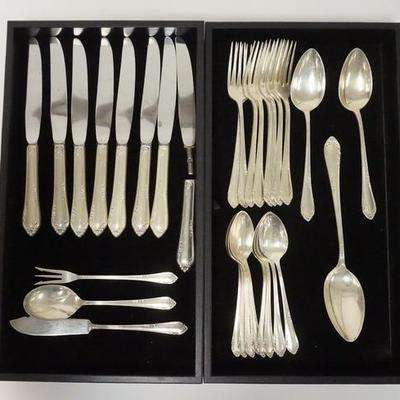 1003	29 PC REED AND BARTON *DANCING FLOWERS* STERLING SILVER FLATWARE. 30.025 TROY OZ COUNTING 1/2 OZ PER KNIFE HANDLE. ONE KNIFE APART...