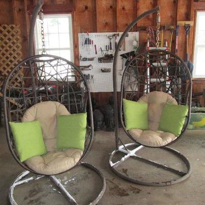 Beautiful hanging basket chairs