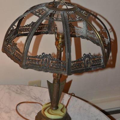Amazing Vintage Lamp comes with shades Tiffany Style