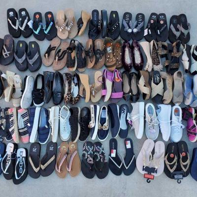 4400: 2 Totes Women's Shoes, Sizes 7 - 7.5
Various styles. Mostly size 7, some 7.5. Brands include but not limited to: Sketchers, Guess,...