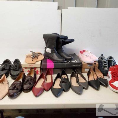 8501 • Womens Shoes, New and Lightly Used Womens Shoes, New and Lightly Used
Sizes 6 to 10 in womens & one pair 7Y. Brands Such as Nike...