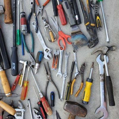 8008: Large lot of Various Hand Tools
Brands including DeWalt, Stanley, Husky and much more!